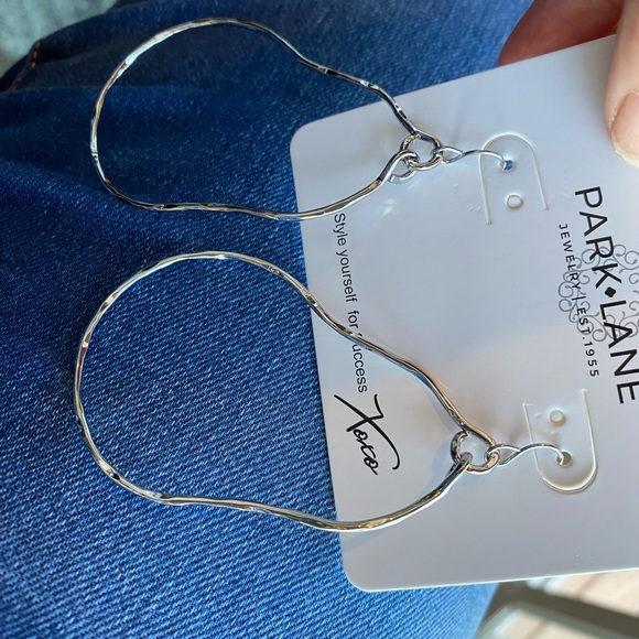 NWT MOCHI GOLD OR SILVER LIGHTWEIGHT EVERY DAY WAER STATEMENT EARRINGS - Picture 9 of 16